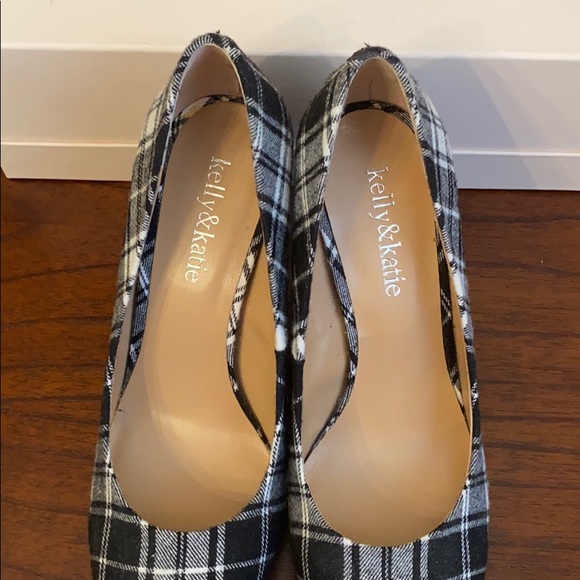 NWOT Kelly & Katie Black and White heels - Picture 6 of 9
